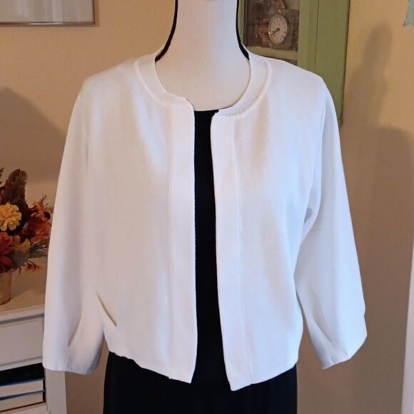 T Tahari Rayon Blend Sweater - Picture 1 of 9